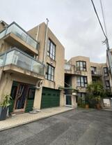 ONE RHINO APARTMENT HOUSE